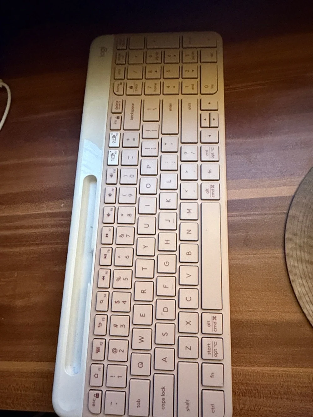 Logitech Wireless Keyboard K585 Pink and white. Bluetooth